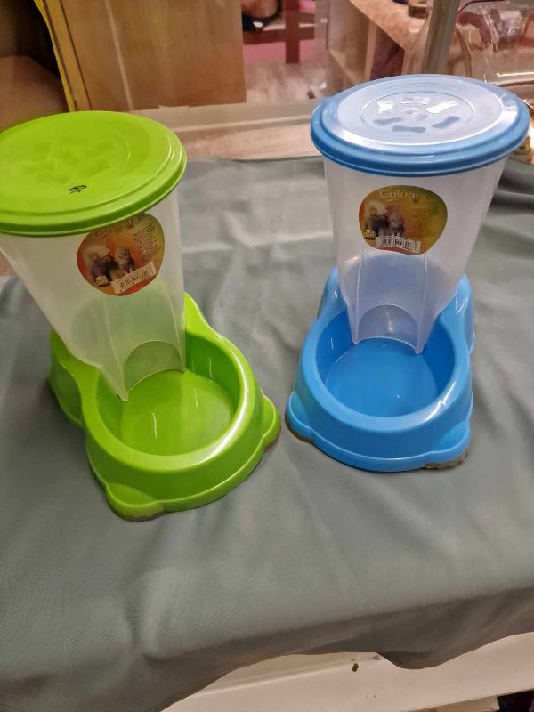 Colors automatic cat-dog feeder (1.5L)